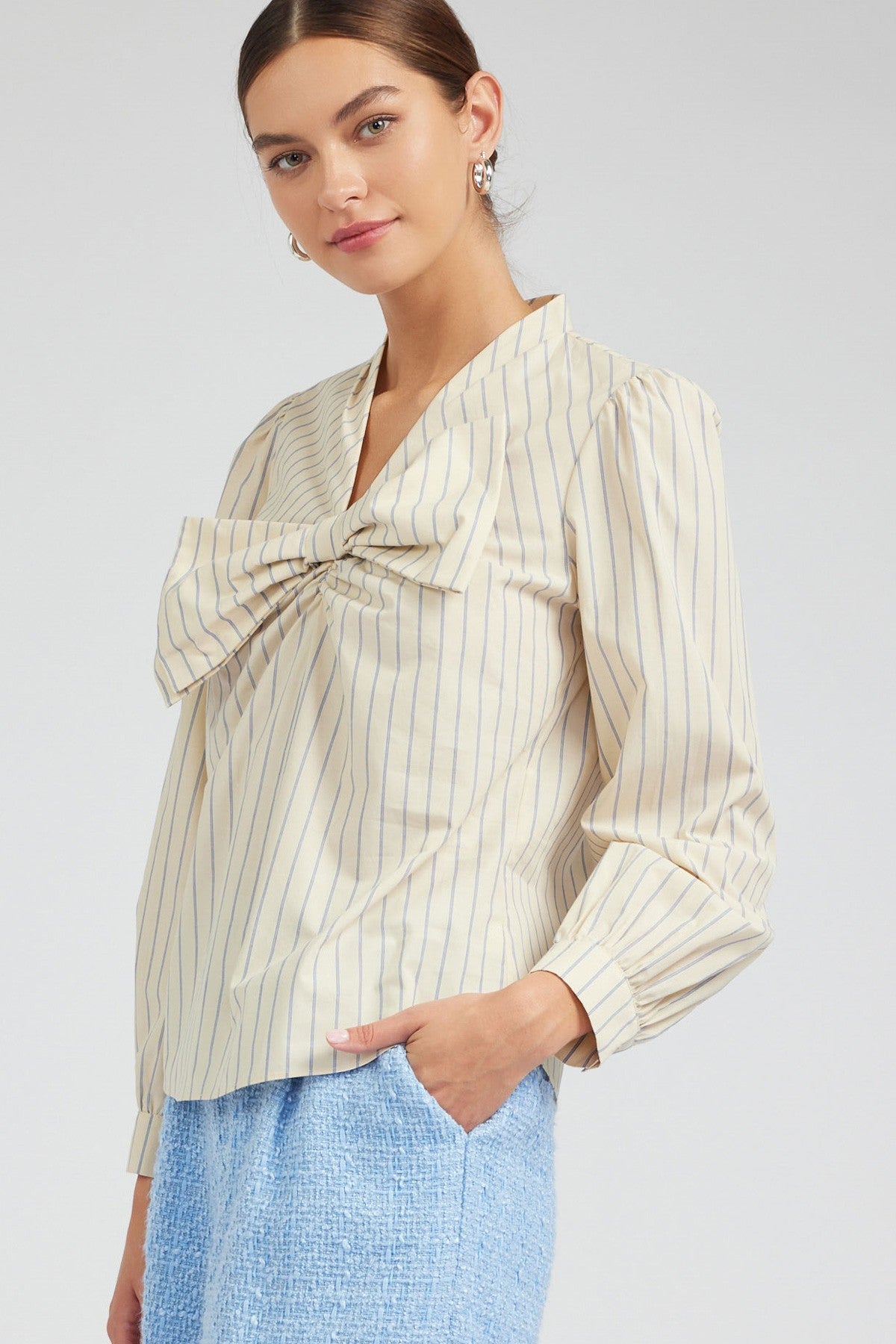 BEIGE BOW STRIPE TOP