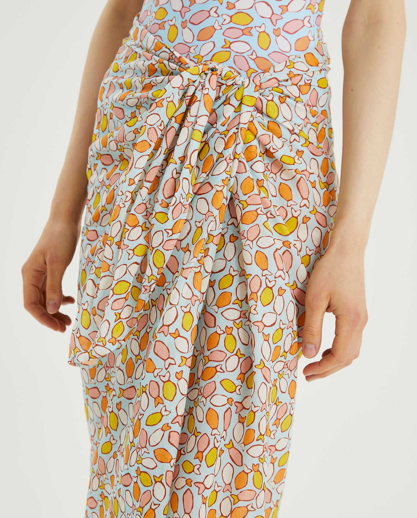 MULTI FISH PRINT WRAP SKIRT