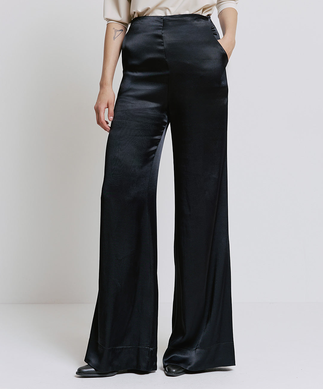 BLACK HIGH WAIST SATIN PANTS