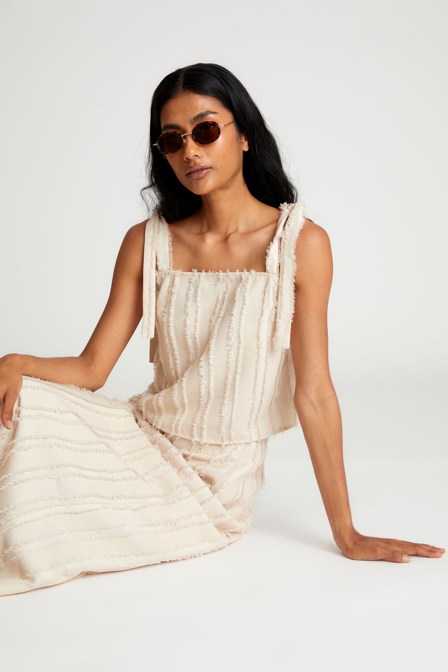 CREAM FLUFF KNOT CROP TOP