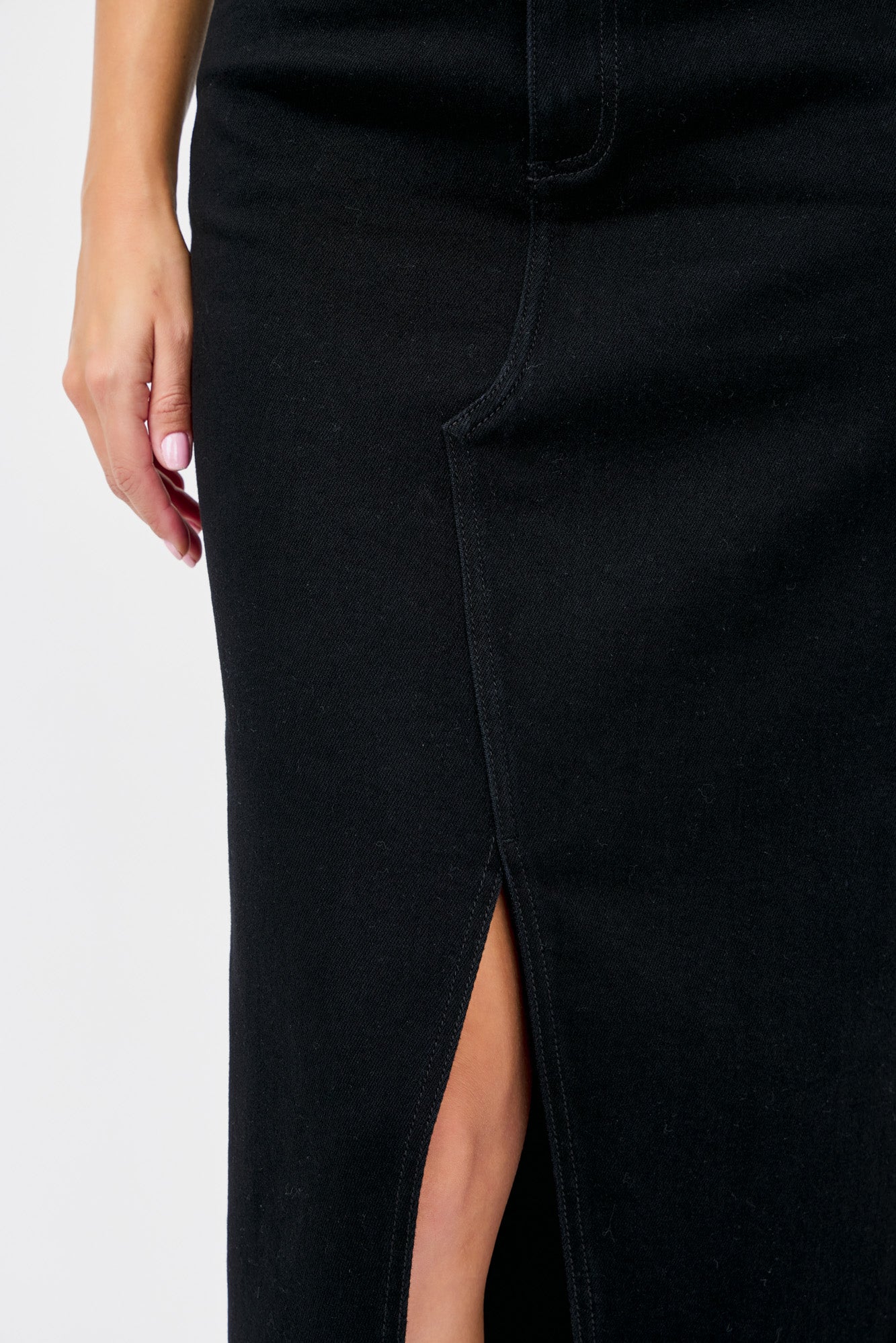 BLACK RISE MIDI SKIRT