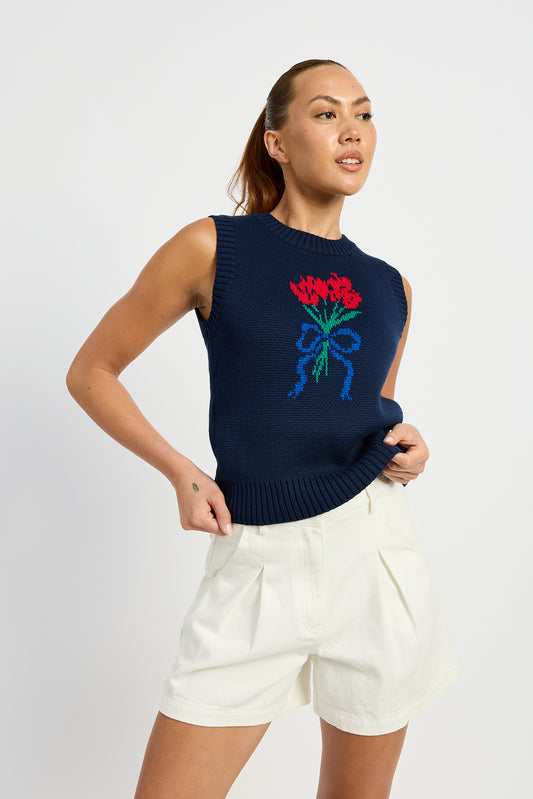 WHITE PLEATED DESIGN SHORT